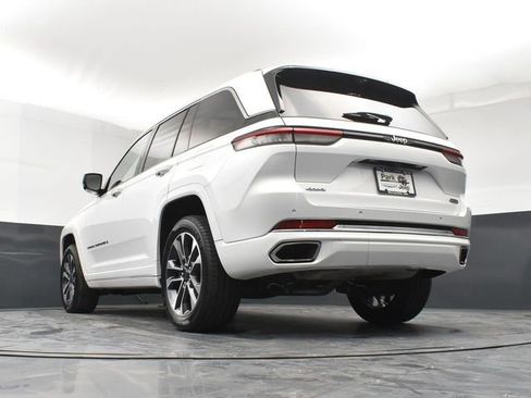 Used 2023 Jeep Grand Cherokee Overland w/ Luxury Tech Group IV AWD/4WD image 22