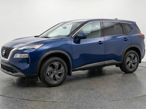 Used 2025 Nissan Rogue SV FWD image 3