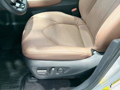 Used 2024 Toyota Grand Highlander AWD image 16
