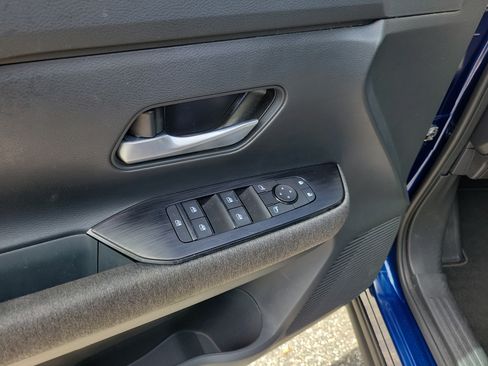 Used 2025 Nissan Kicks SV w/ SV Premium Package FWD image 16