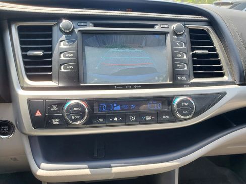 Used 2017 Toyota Highlander XLE AWD/4WD image 24