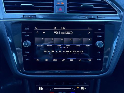 Used 2022 Volkswagen Tiguan SE w/ Panoramic Sunroof Package image 16