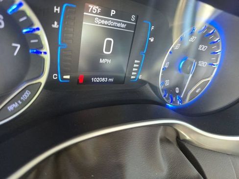 Used 2017 Chrysler Pacifica Touring FWD image 7