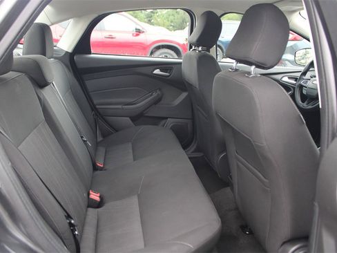 Used 2017 Ford Focus SE image 14