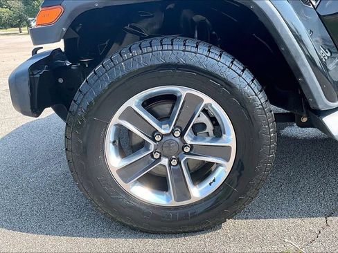 Used 2019 Jeep Wrangler Unlimited Sahara AWD/4WD image 8