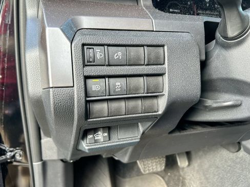 Certified 2025 Toyota Tacoma TRD Off-Road AWD/4WD image 14