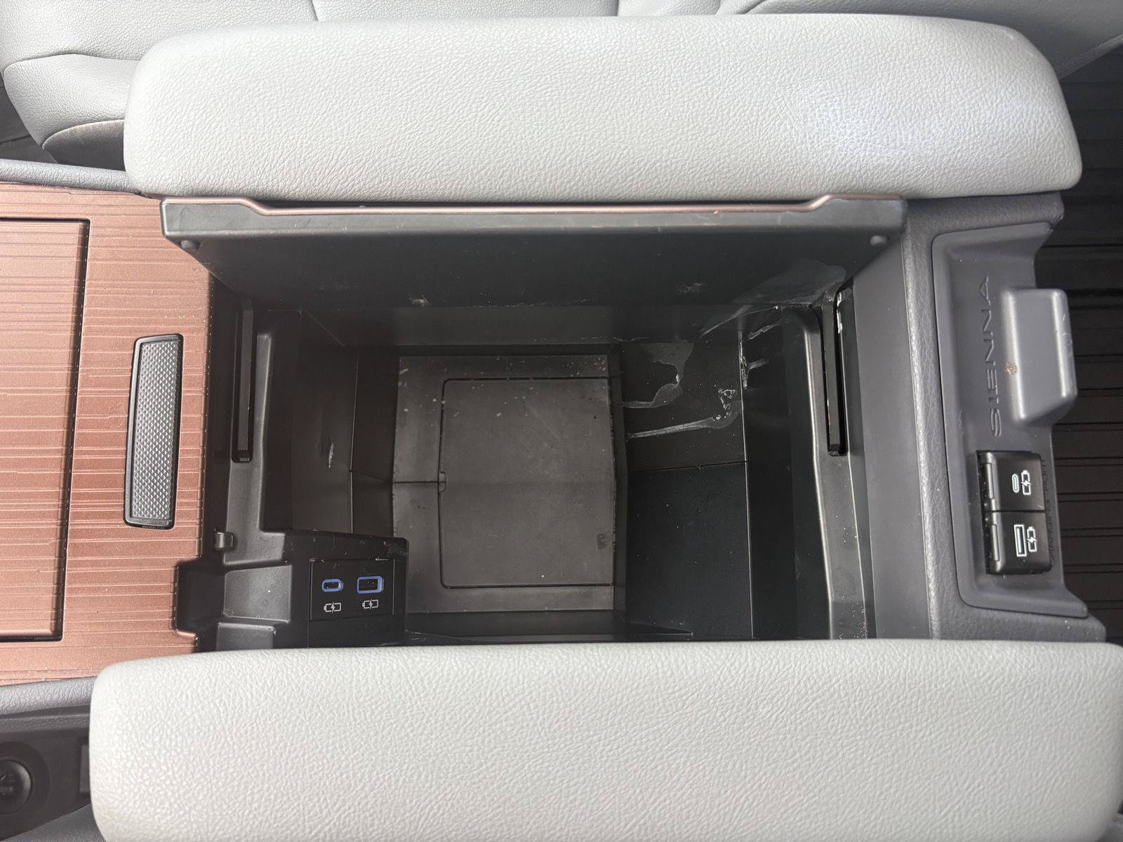 Used 2024 Toyota Sienna XLE w/ XLE Plus Package AWD/4WD image 15