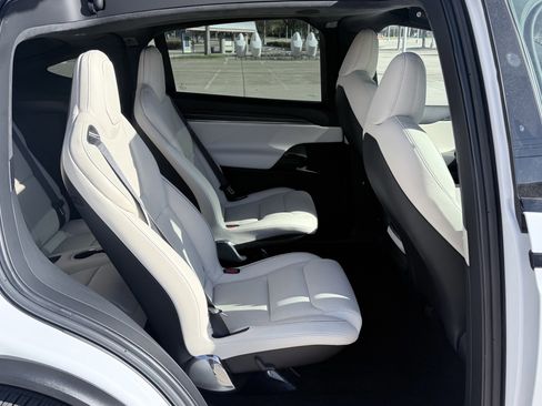 Used 2023 Tesla Model X Plaid image 43