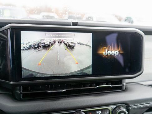 Used 2025 Jeep Wrangler Unlimited Sahara image 24