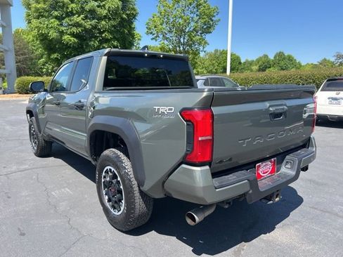 Used 2024 Toyota Tacoma TRD Off-Road AWD/4WD image 11