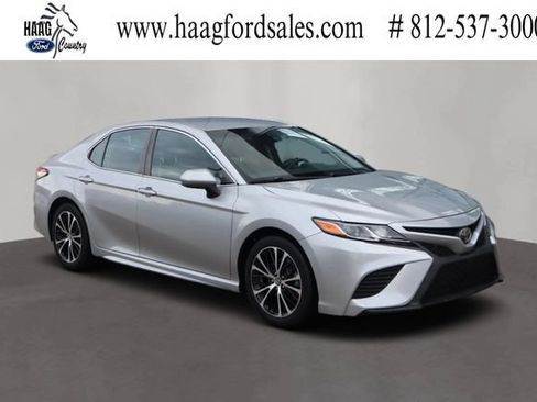 Used 2018 Toyota Camry SE FWD image 1