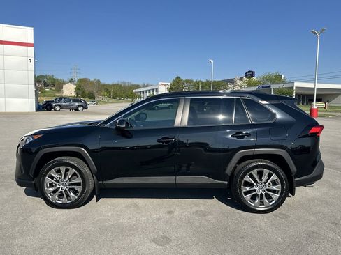 Certified 2020 Toyota RAV4 XLE Premium AWD/4WD image 8