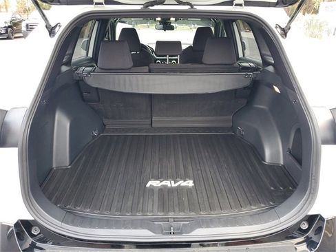Used 2023 Toyota RAV4 SE image 8