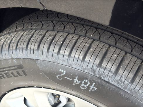 New 2026 Chrysler Pacifica Select image 10