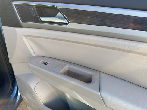 Used 2019 Volkswagen Atlas SE image 18