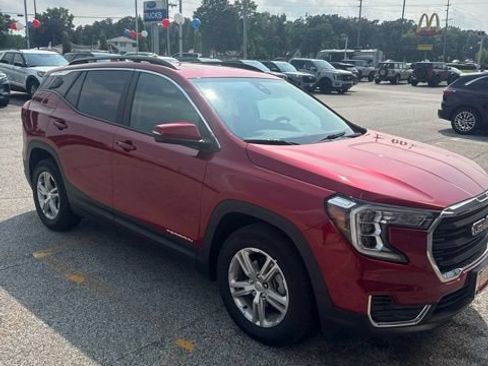Used 2022 GMC Terrain SLE w/ Driver Convenience Package FWD image 2