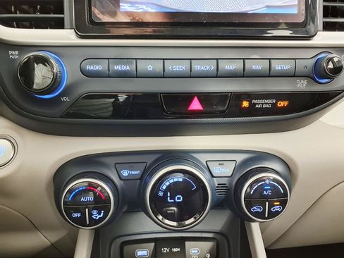 Certified 2024 Hyundai Venue Limited FWD image 20