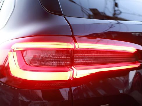 Used 2021 BMW X5 M50i w/ Executive Package image 32