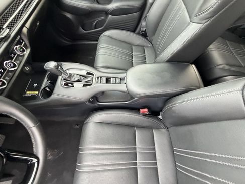 Used 2025 Honda HR-V EX-L image 18
