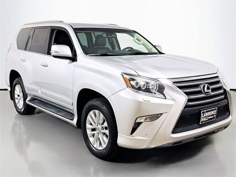 Used 2017 Lexus GX 460 image 3