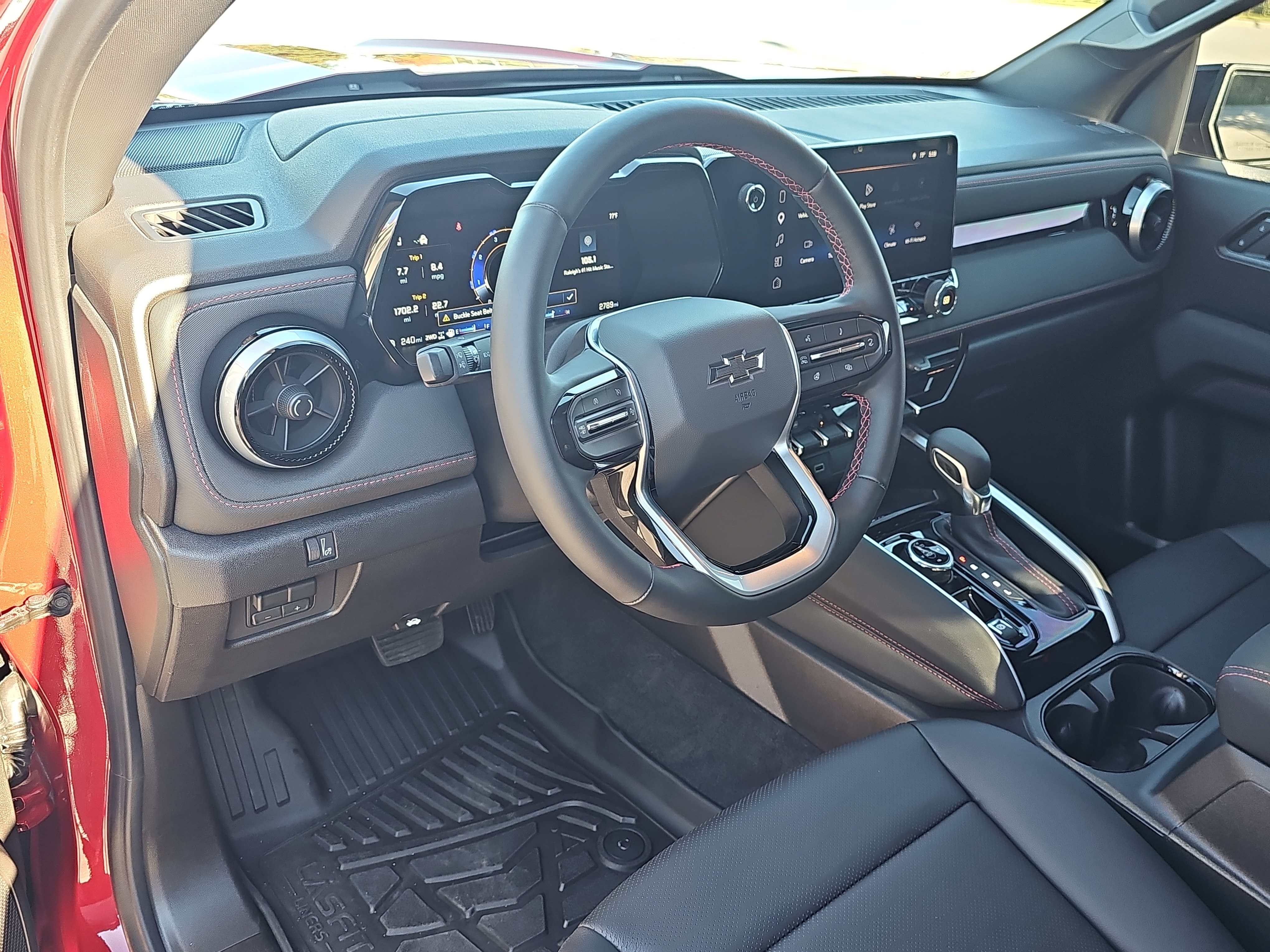 Used 2026 Chevrolet Colorado Z71 w/ Technology Package AWD/4WD image 17