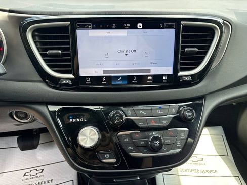 Used 2026 Chrysler Pacifica Select FWD image 17
