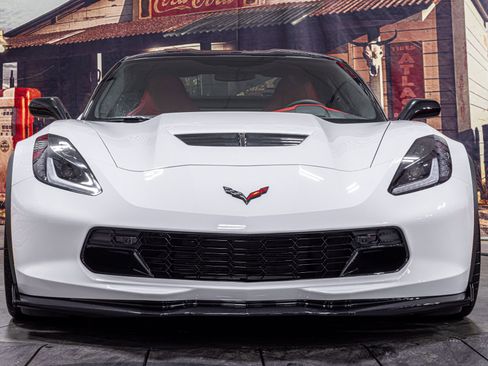 Used 2016 Chevrolet Corvette Z06 w/ 3LZ Preferred Equipment Group image 6