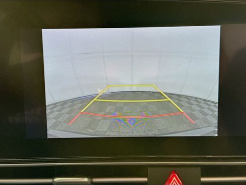 Used 2025 Hyundai Elantra Limited image 23