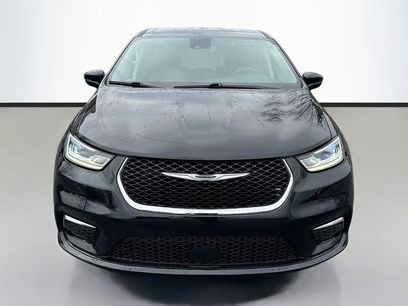 Used 2024 Chrysler Pacifica Touring-L