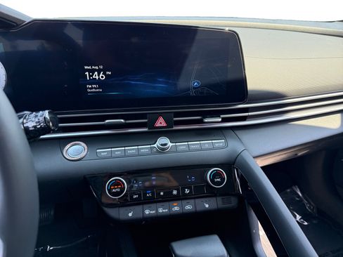 Certified 2025 Hyundai Elantra Limited FWD image 12