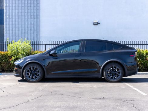 Used 2024 Tesla Model X image 9