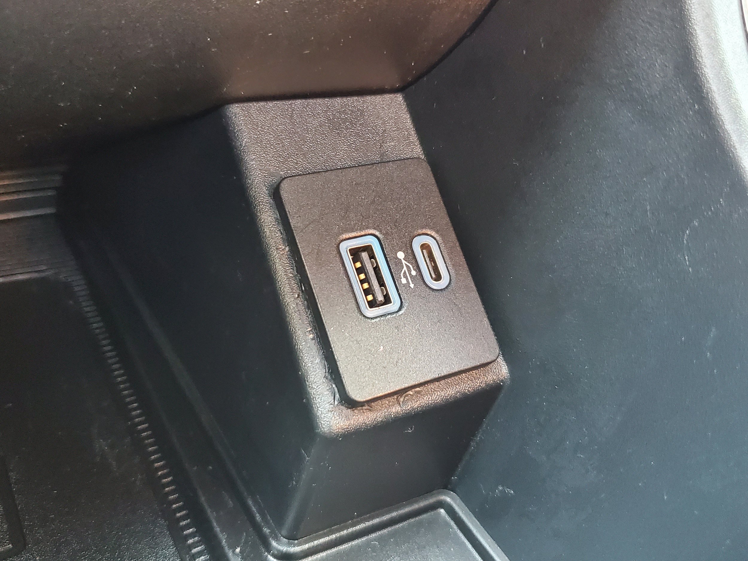 Used 2021 Ford Edge Titanium w/ Equipment Group 301A FWD image 24