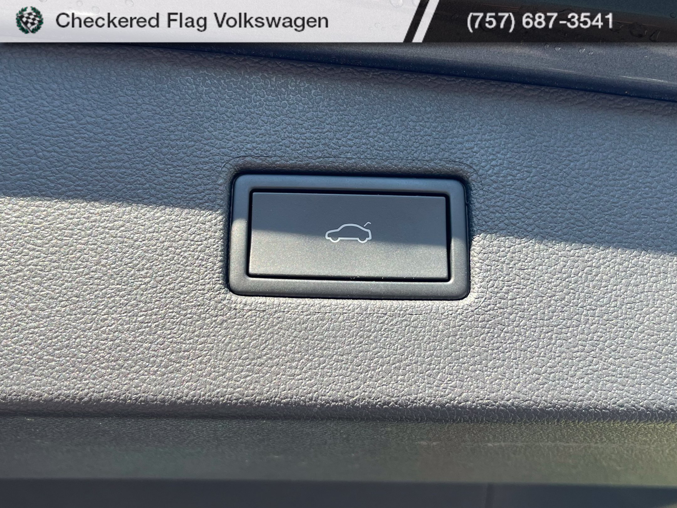 Used 2024 Volkswagen Tiguan SEL R-Line AWD/4WD image 18