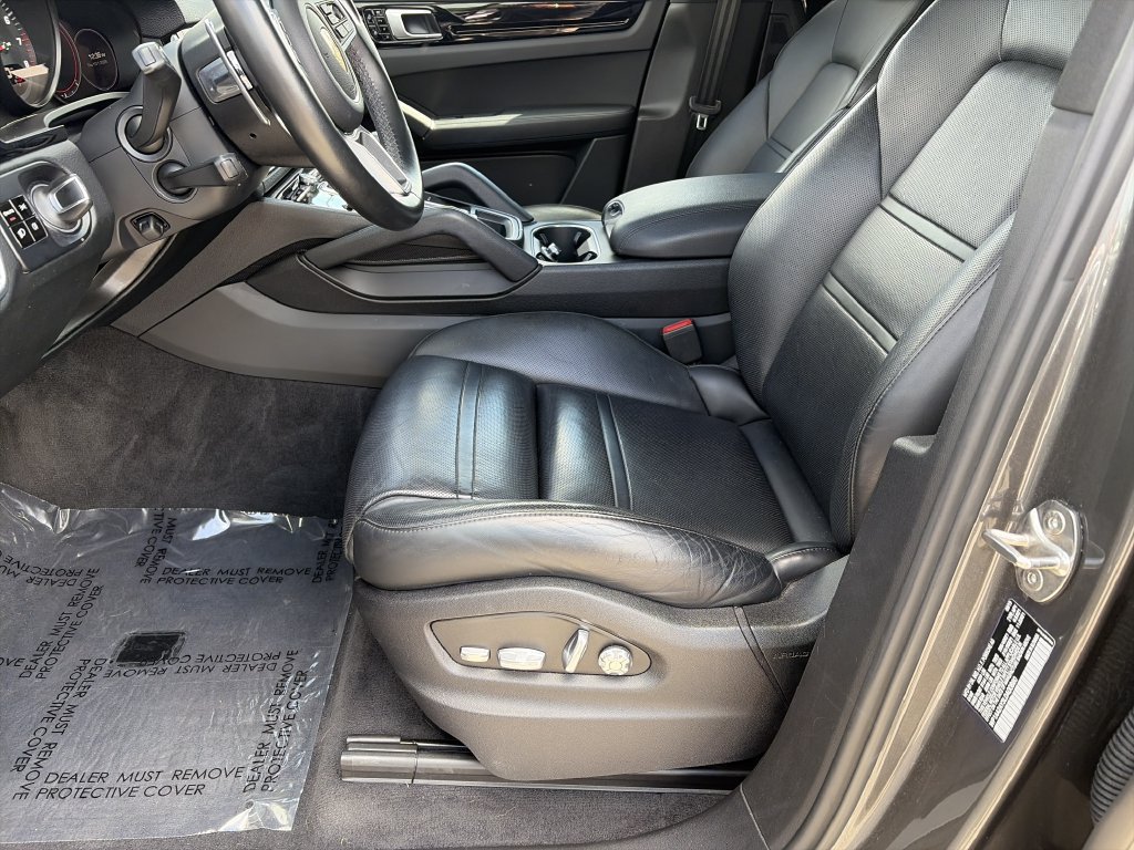 Used 2020 Porsche Cayenne AWD/4WD image 18