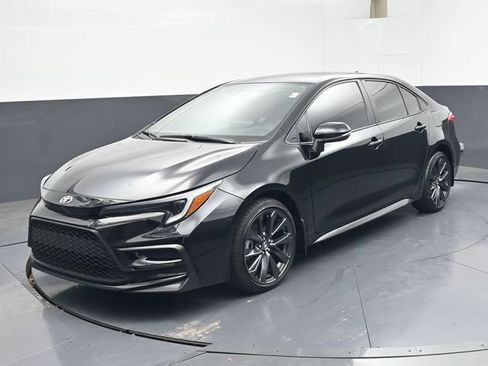 Used 2025 Toyota Corolla SE FWD image 1