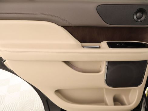 Used 2022 Lincoln Navigator Reserve image 18
