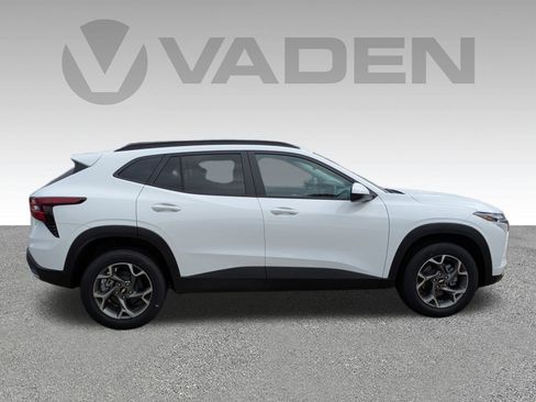 New 2025 Chevrolet Trax LT w/ Driver Confidence Package image 24