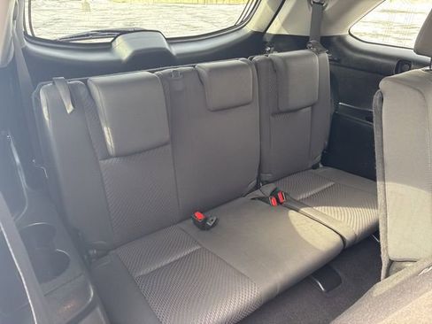 Used 2019 Toyota Highlander LE image 16