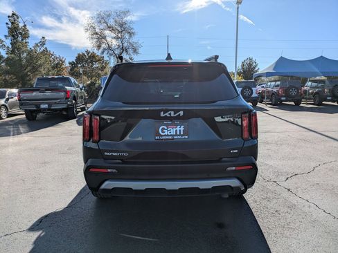 Used 2023 Kia Sorento SX Prestige image 5