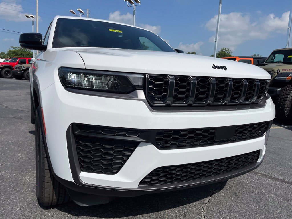 New 2026 Jeep Grand Cherokee Altitude AWD/4WD image 44