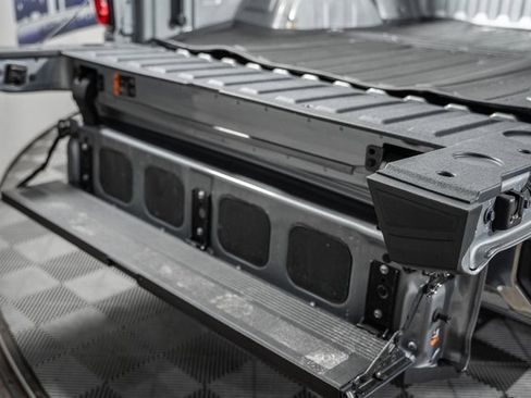 Used 2025 GMC Sierra 1500 SLT image 9