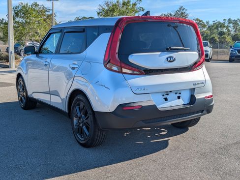 Used 2021 Kia Soul EX image 7
