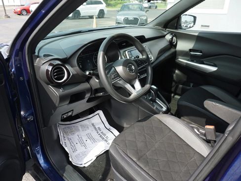 Used 2019 Nissan Kicks SV FWD image 13