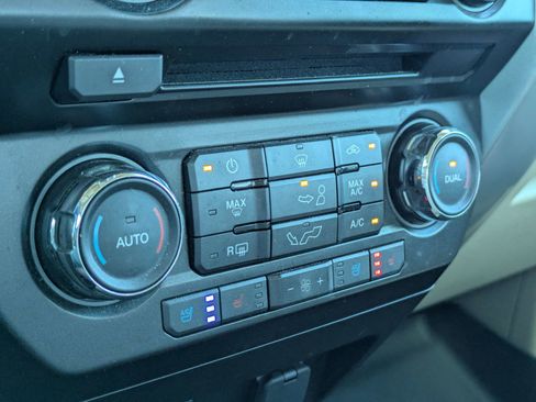 Used 2015 Ford F150 Lariat RWD image 36