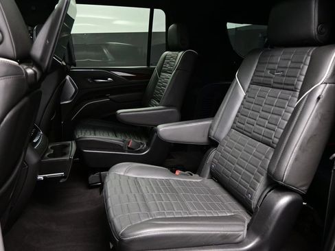 Used 2024 Cadillac Escalade ESV Premium Luxury Platinum AWD/4WD image 28