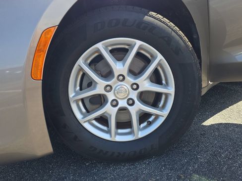 Used 2017 Chrysler Pacifica Touring FWD image 27