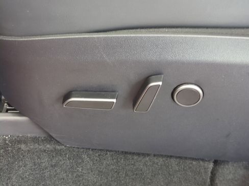 Used 2023 Tesla Model Y Performance image 21