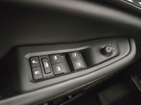 Used 2023 Jeep Grand Cherokee Laredo w/ Luxury Tech Group I AWD/4WD image 30