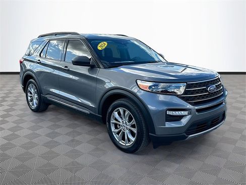 Used 2024 Ford Explorer XLT w/ Equipment Group 202A image 3