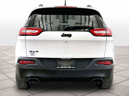 Used 2018 Jeep Cherokee Latitude w/ Altitude Package image 5